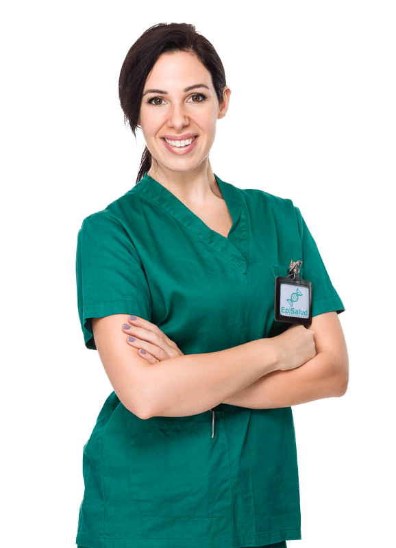 Nutriologa con un traje médico color verde y un gafete de EpiSalud